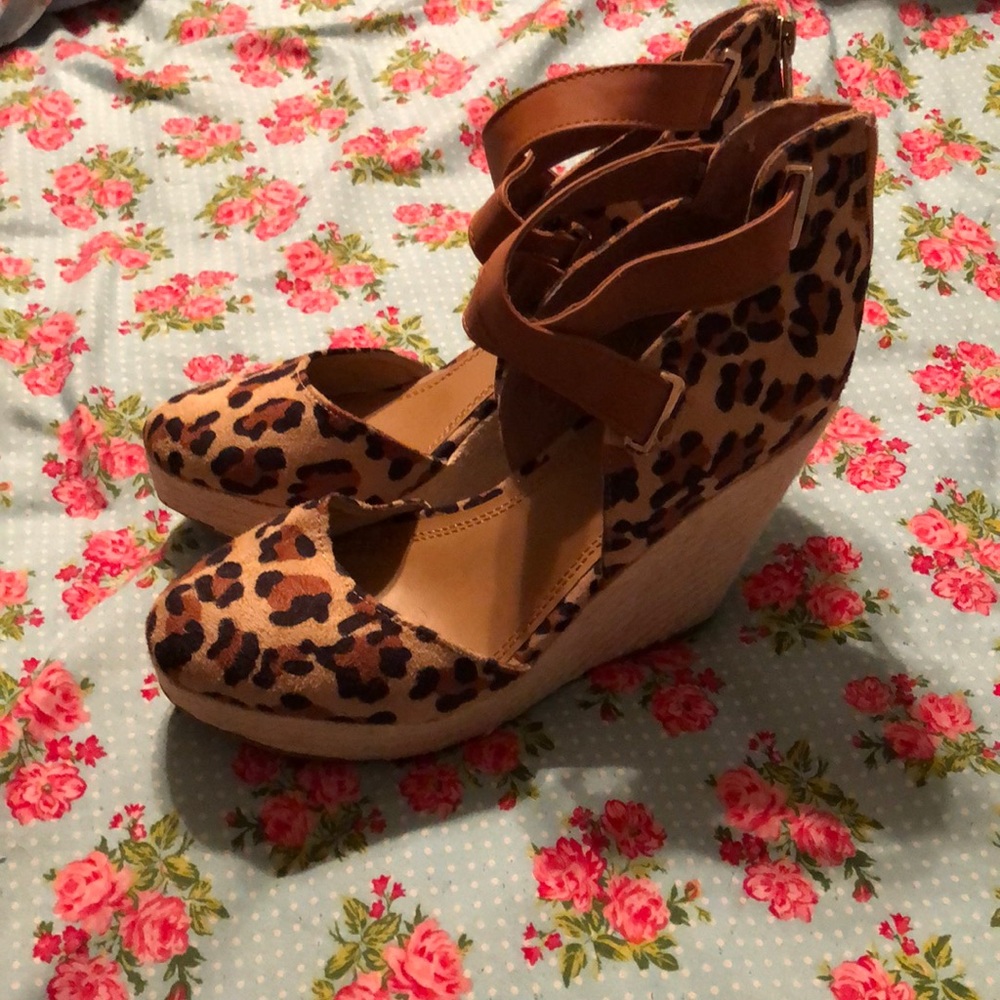 Leopard wedges